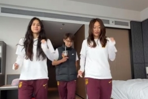 优直播-放松！女足国脚吴海燕晒与队友王霜、陈巧珠一起跳舞视频